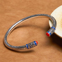 Bracelet d'équilibrage en bronze sculpté avec pièces de monnaie du Sutra du Cœur de KarmaRipple