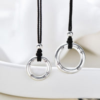 Collier avec pendentif en argent sterling 999 et boucle de paix de KarmaRipple