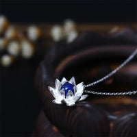 Collier pendentif fleur de lotus en argent sterling 925 et lazurite de KarmaRipple