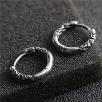 Boucles d'oreilles créoles celtiques vikings en acier titane de KarmaRipple